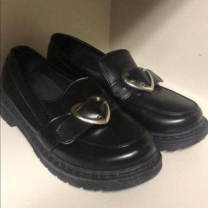 FITS LIKE SIZE 9 Black heart loafers